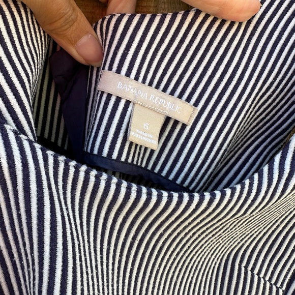 Banana Republic Classic Scoop Neck Navy Striped Dress Size 6 - Picture 3 of 4